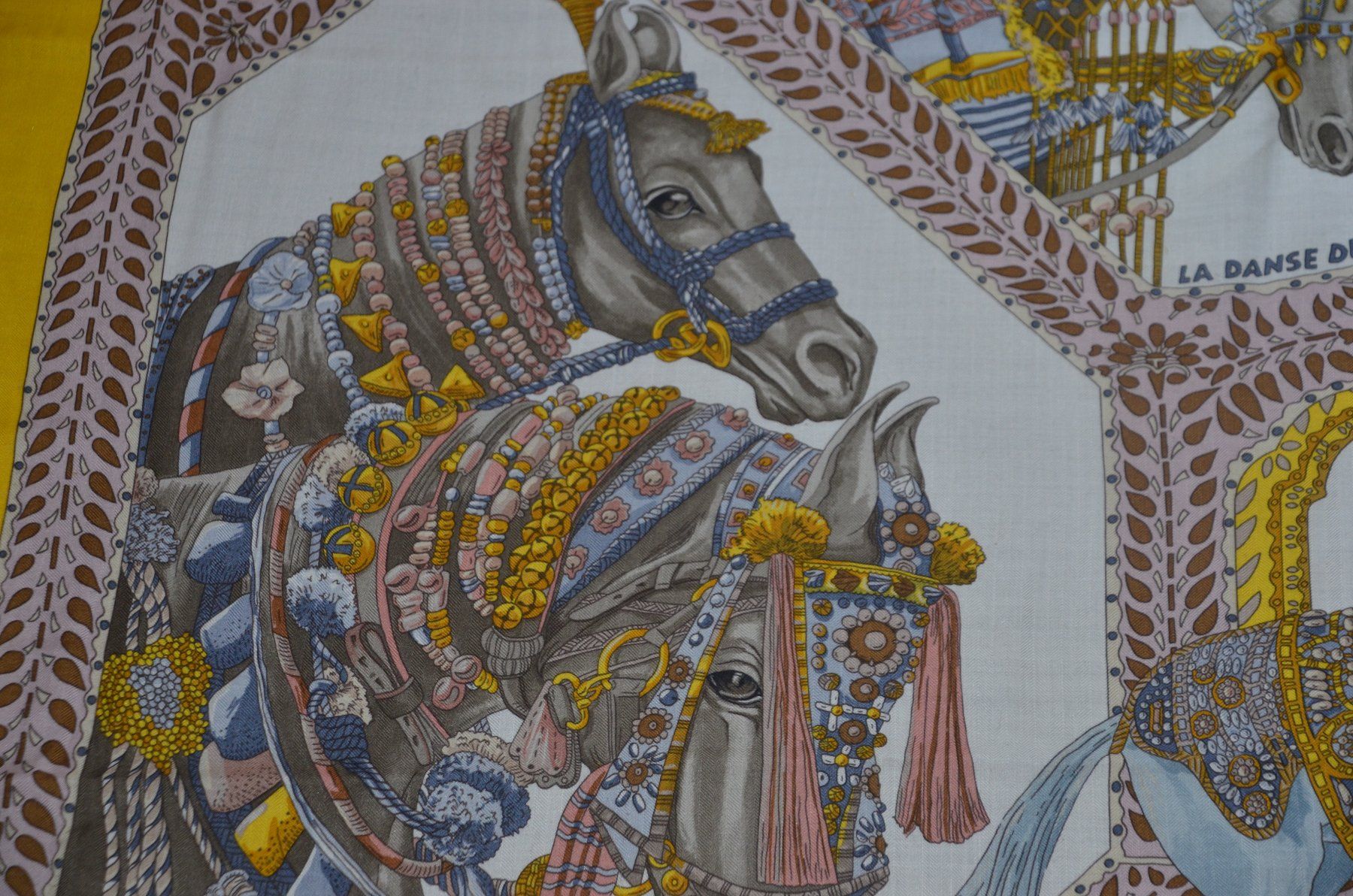 Hermès Foulard & Sciarpe: Schal / Châle Hermès 140 x 140 cm – Usato da Collonges venduto da Auganien 8