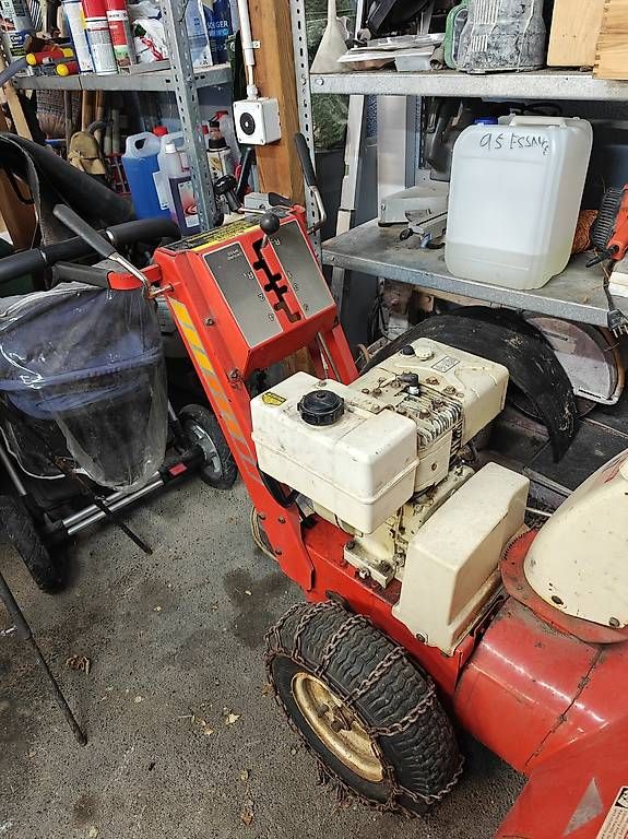 Alle Maschinen: Fraiseuse à neige Briggs & Straton 8HP – Gebraucht aus Baulmes von kai_6vlm 1