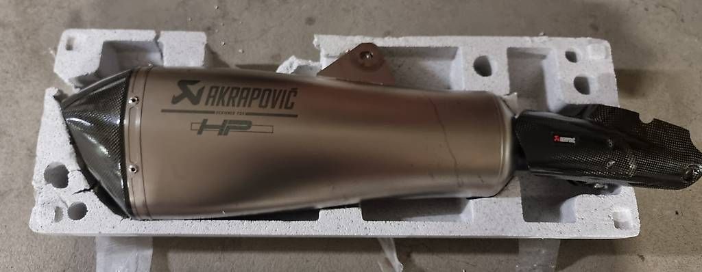 Auspuffanlagen: Bmw Acrapovic  – Gebraucht aus Goldach von Kv1975