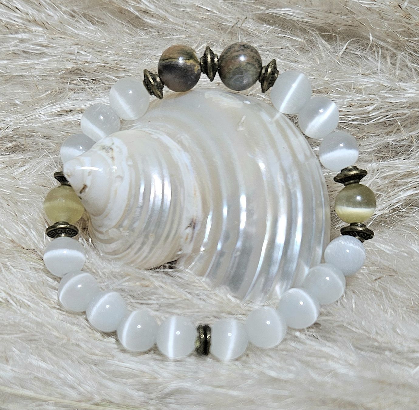 Bracciali & Braccialetti: weisse CatEye Charme Armk. - Spendenaktion – Nuovo (secondo la descrizione) da Unterkulm venduto da Nachtigall 1