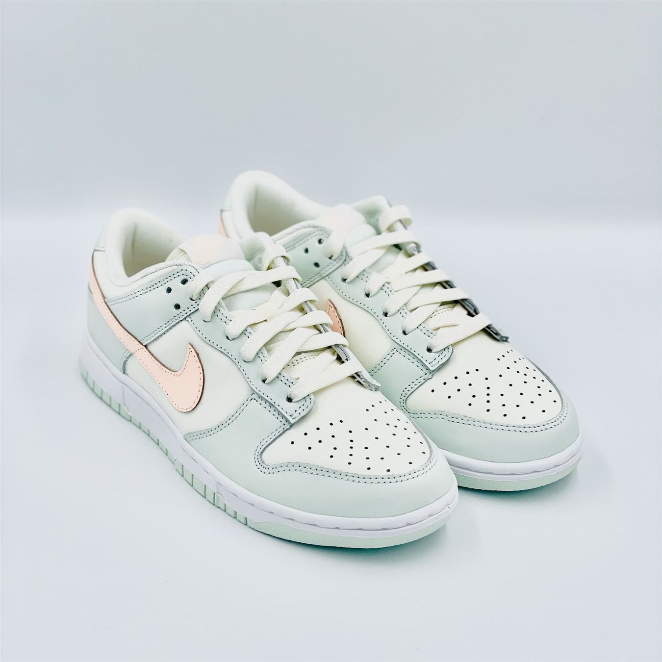 Nike Damenschuhe: Nike Dunk Low Barely Green (W) EU 40.5 – Neu und originalverpackt aus Erlinsbach von sasneakers