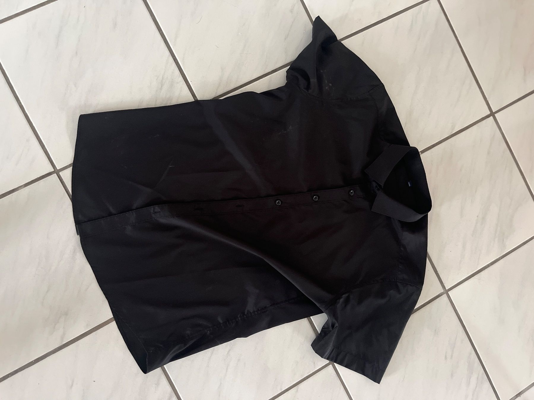 T-shirt: Herren Hemd Schwarz Grösse L – Usato da Chiasso venduto da AzenYa