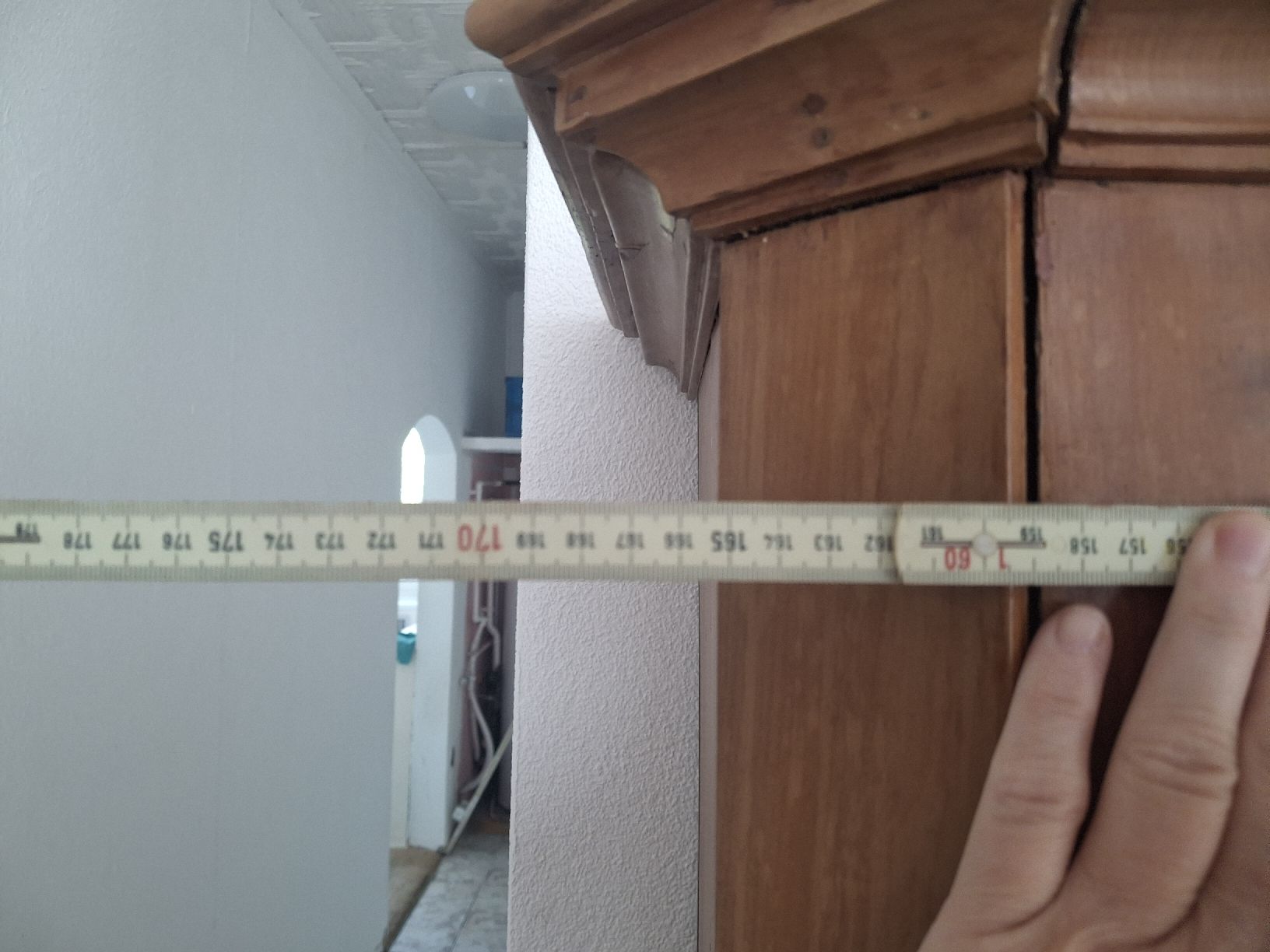 Schränke: Schrank alt mit Rissen – Gebraucht aus Aarburg von ssi_ckz5 2