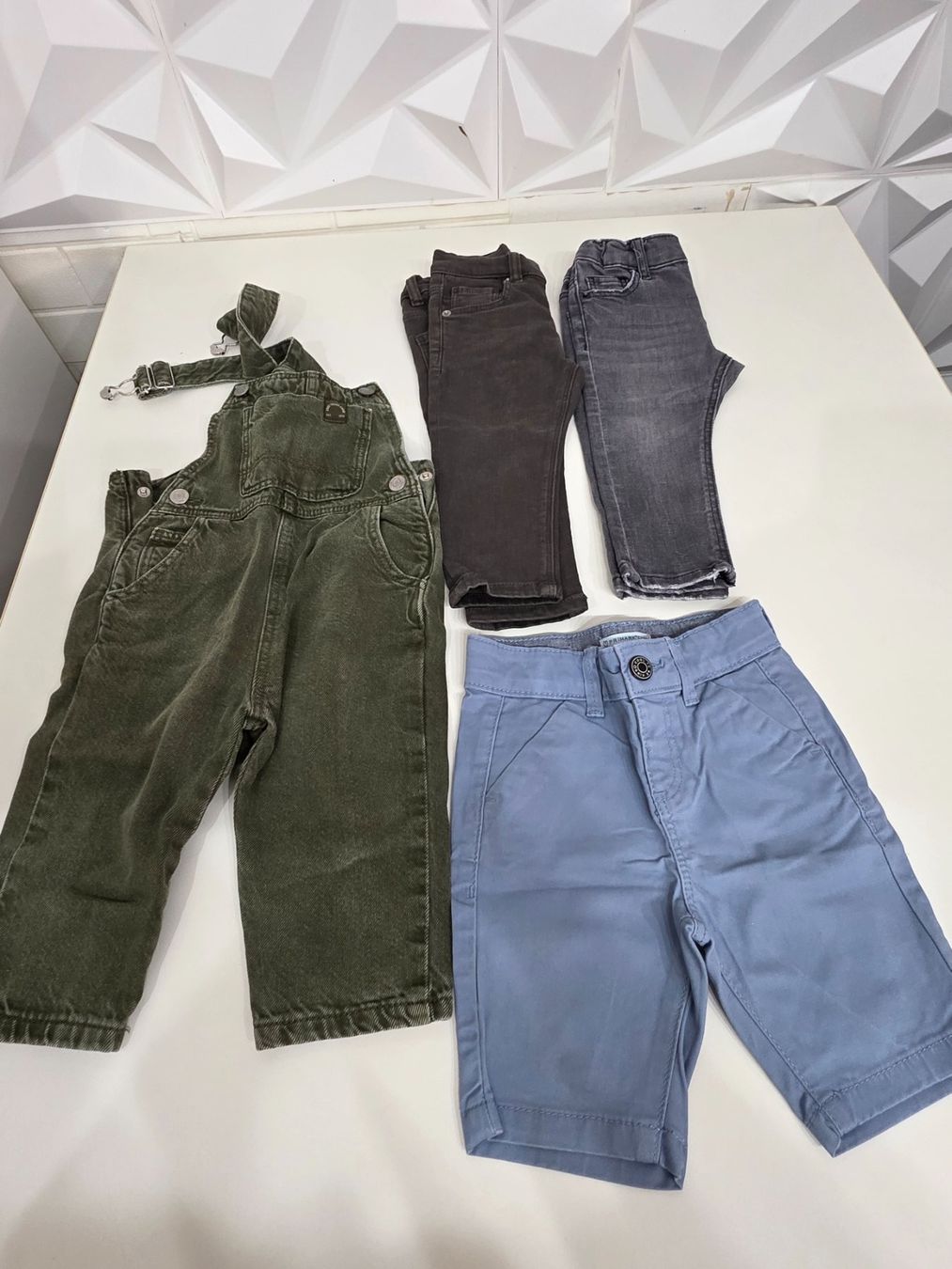 Lotti di vestiti: 4 teilig Kleider Baby Grösse 80 – Usato da Scherzingen venduto da Benjanil