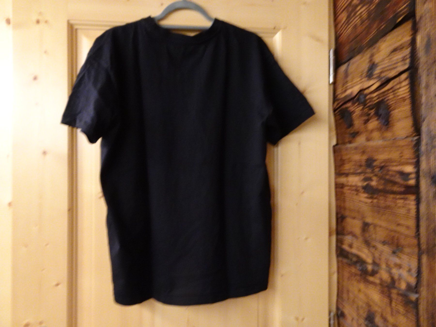T-shirt: Schwarzes T'shirt von Sompiiny Gr. M - 426239 – Usato da Küssnacht am Rigi venduto da Good4Deckeli 1