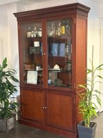 Massivholz Vitrine im Kolonialstil – hochwertiges Mahagoni, 