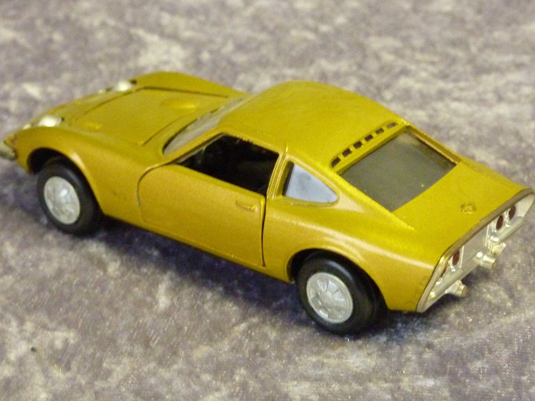 Gama Modellini d'auto: Opel GT 1:43 – Usato da Dürrenäsch venduto da modellautos4you 2