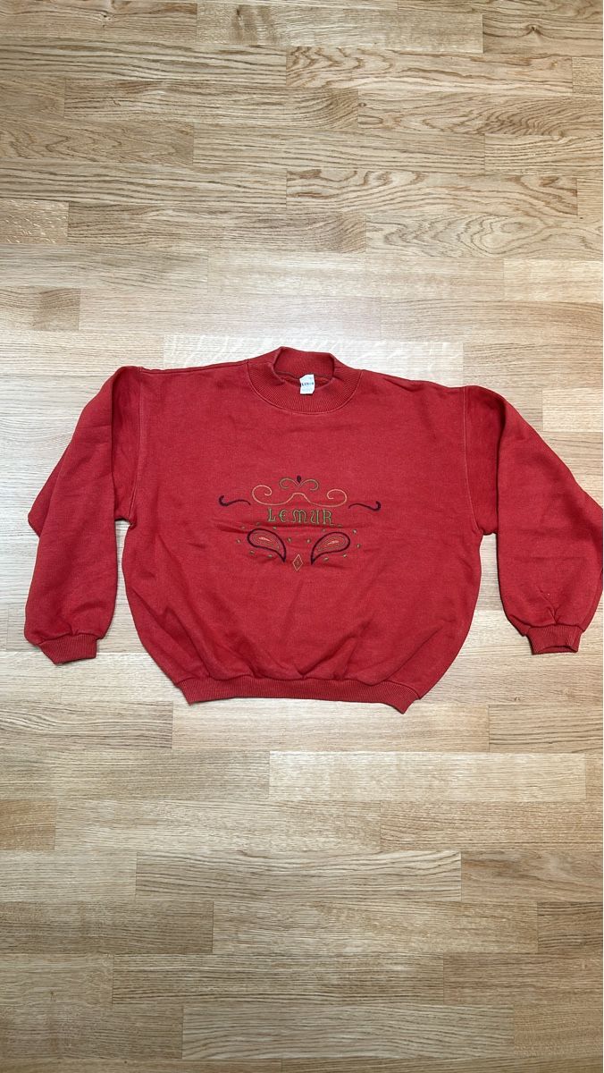 Pullover & Sweatshirts: Pullover rot mit Stickerei Gösse 164 – Gebraucht aus Luzern von ThrowbackVintage