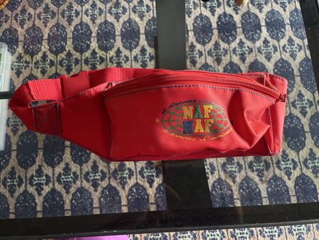 Sac banane NAF NAF vintage (années 90) rouge, 2 poches