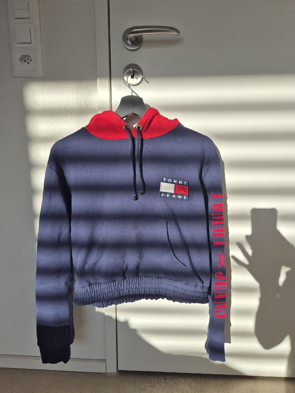 Tommy Hilfiger Pullover & Sweatshirts: Tommy Jeans Pulli – Gebraucht aus Schlieren von nat_76vd