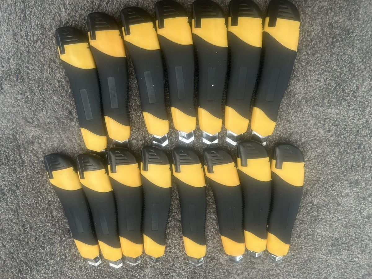 Alle Werkzeuge: Teppichmesser Cuttermesser Abbrech- Universalmesser 15 Stück – Neu (gemäss Beschreibung) aus Hittnau von Oracel 1