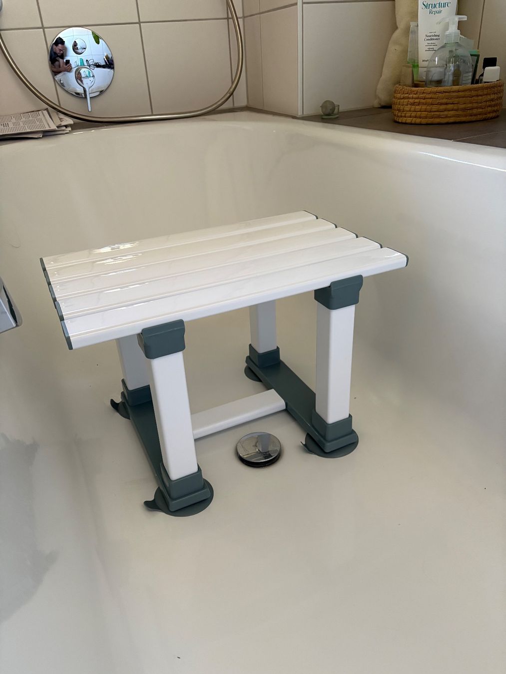 Hocker: NEU Rutschfester Badewannensitz Hocker Duschsitz Badehocker – Gebraucht aus Basel von rica44