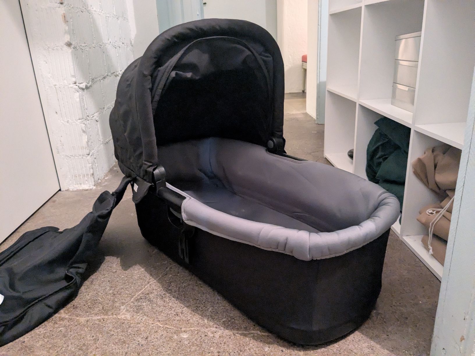 Culle: Thule bassinet black – Usato da Bern venduto da mlegeret 1
