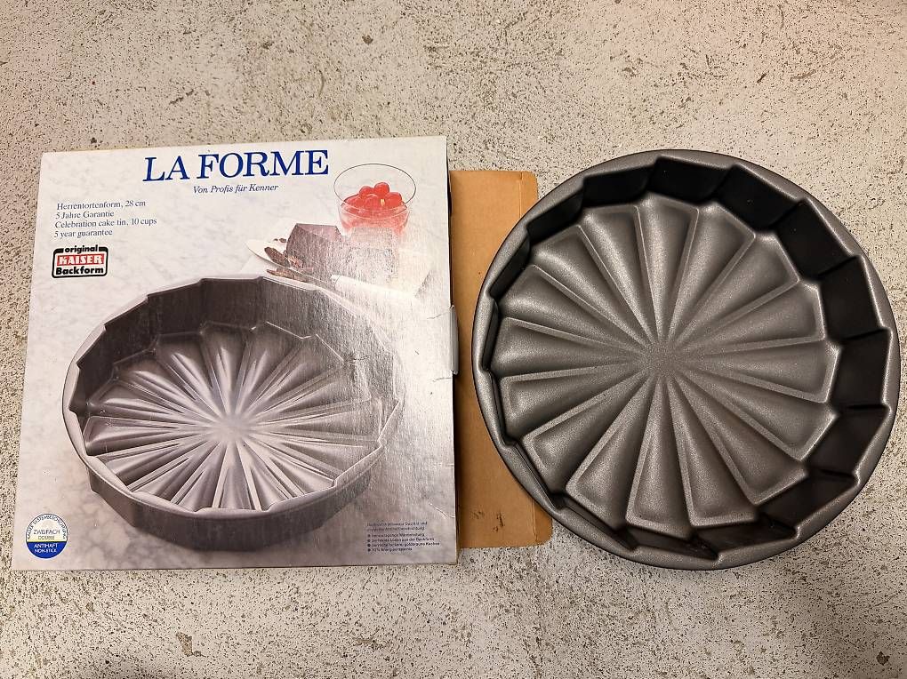 Teglie da forno: Kaiser La Forme Herrentortenform 28 cm  neu – Usato da Bellikon venduto da Schwoscht