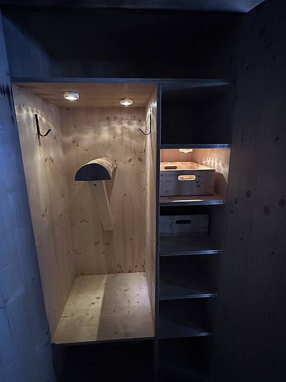 Schränke: Sattelschrank – Gebraucht aus Bauma von mic_gy2y 2