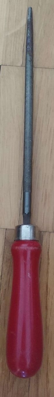 Alle Werkzeuge: Feile mit rotem Holzgriff - 25 cm - – Neu (gemäss Beschreibung) aus Zürich von 1-2-3-Kaufen