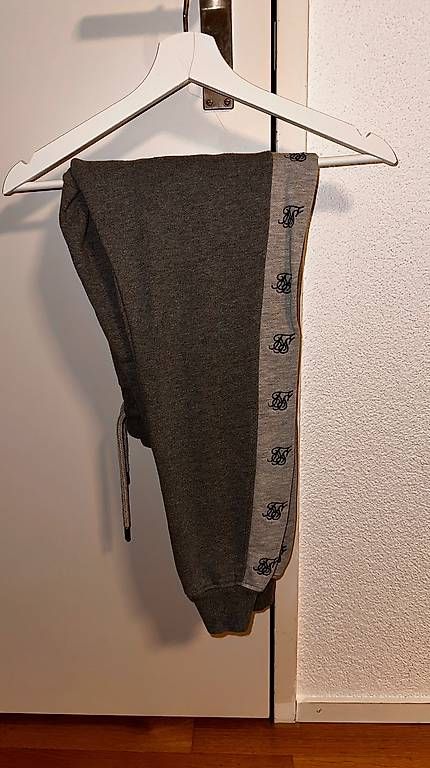 Pantaloni: Siksilk Jogginghose Grau M – Usato da Romanshorn venduto da cedoo8590 1