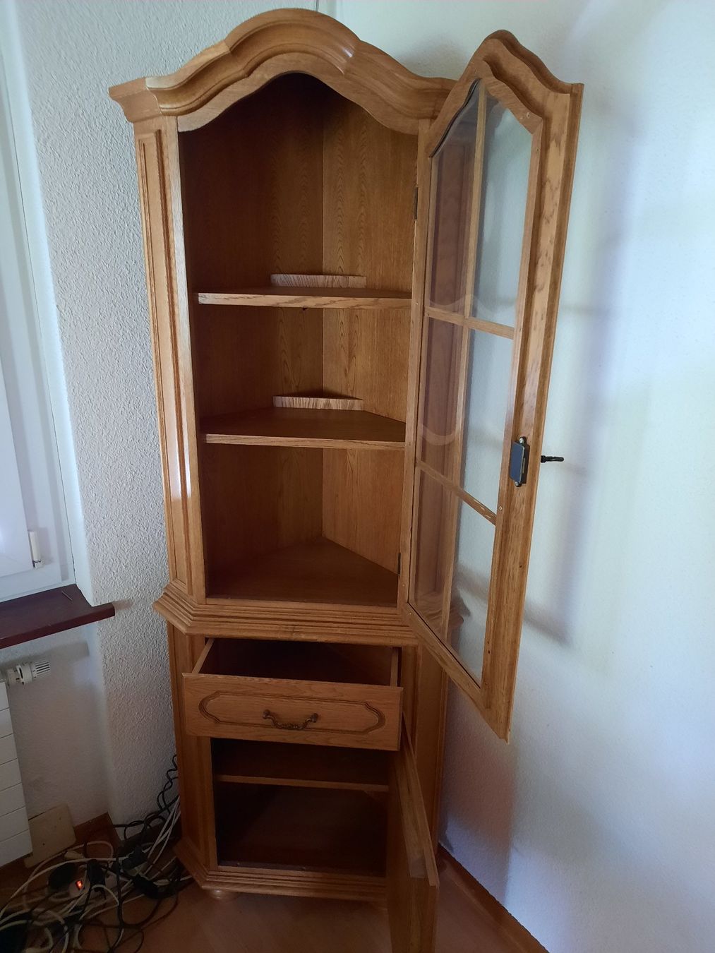 Schränke: Eckschrank Eiche Massiv mit Glasfront und Beleuchtung – Gebraucht aus Kirchleerau von pospets 1