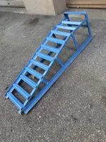 Auffahrrampe aus Stahl blau gebraucht 