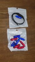 Antimücken-Armband mit Ersatz Kapseln blau rot neu