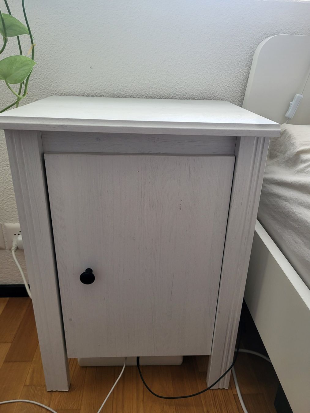 Ikea Tables de nuit: Ikea Nachttisch – D'occasion à Luzern par phy_7jft