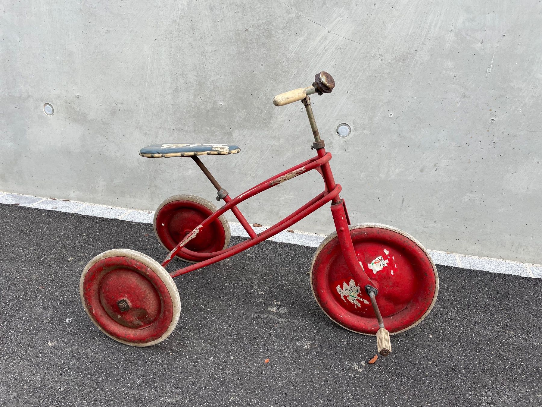 Veicoli per bambini: schönes altes Dreirad – Usato da Neunkirch venduto da autoscooter57