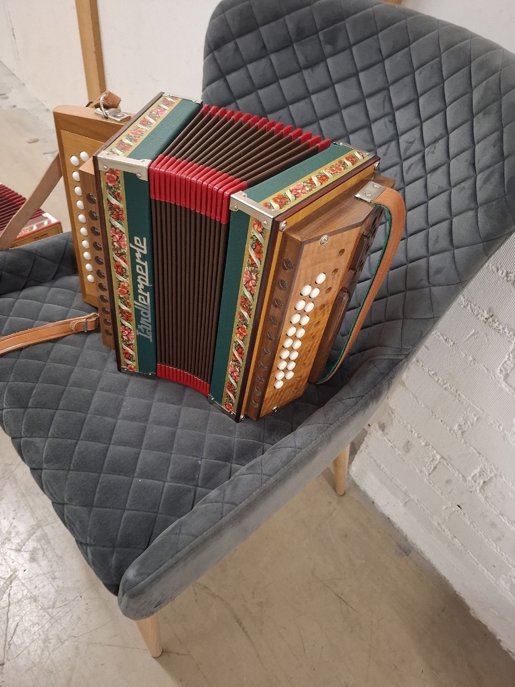 Strumenti musicali: schwyzerorgeli.wie neu – Usato da Villeneuve venduto da BibiVintage 3