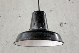 Industriedesign - Emaille - Pendelleuchte. Original von 1920