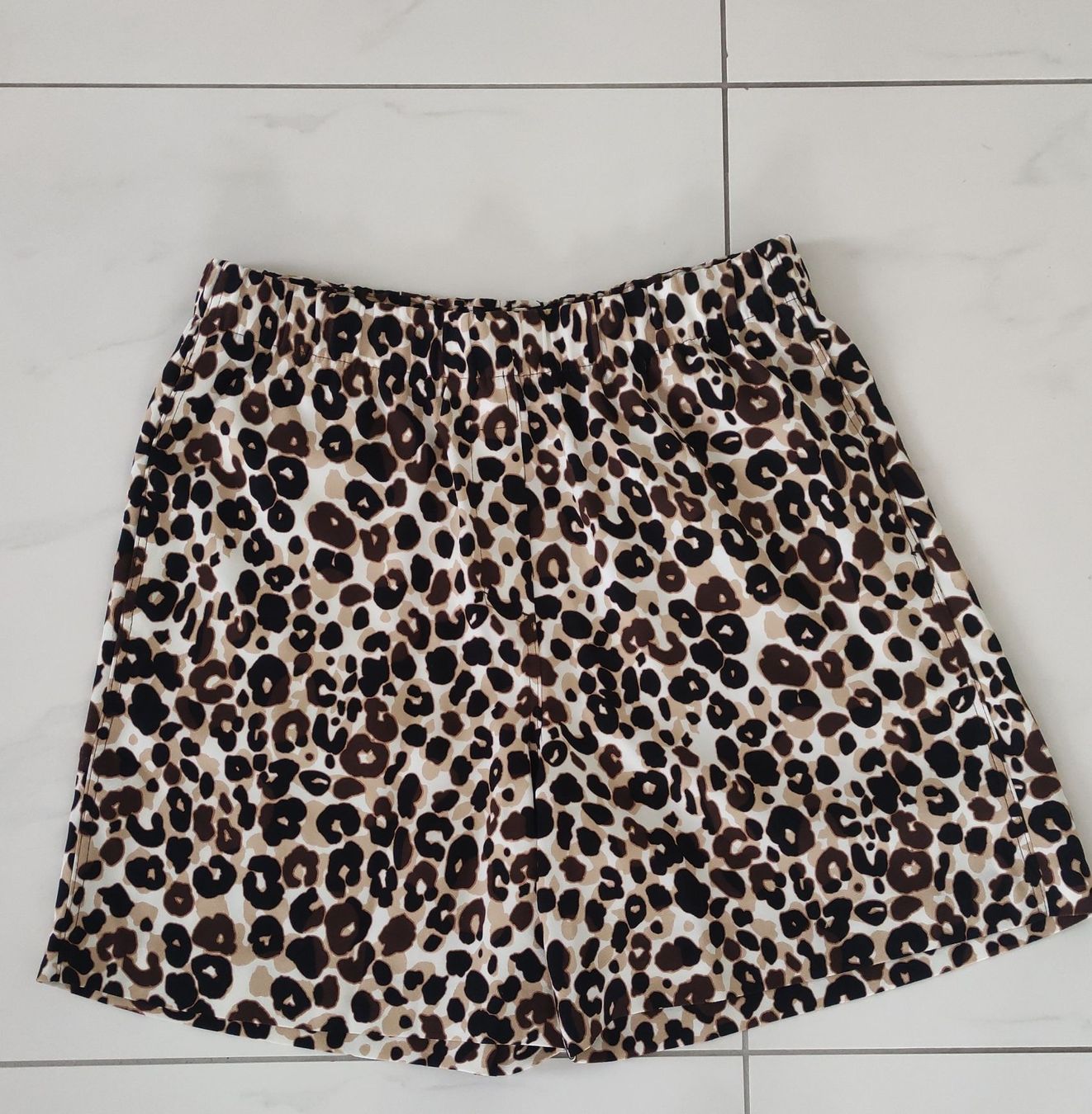 Pantaloni: Kurze Hose in Leo-Muster. – Usato da Ittigen venduto da hasihasi10