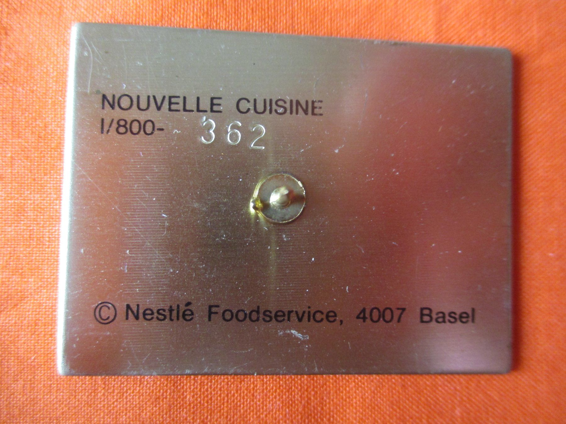 Nestlé Placchette & Badge: Nestle Pin "gold" nummeriert – Nuovo (secondo la descrizione) da Birsfelden venduto da alles-muss-raus 1