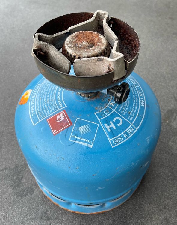 Campingaz Gasflasche 904 leer mit Kochaufsatz Kaufen auf Ricardo