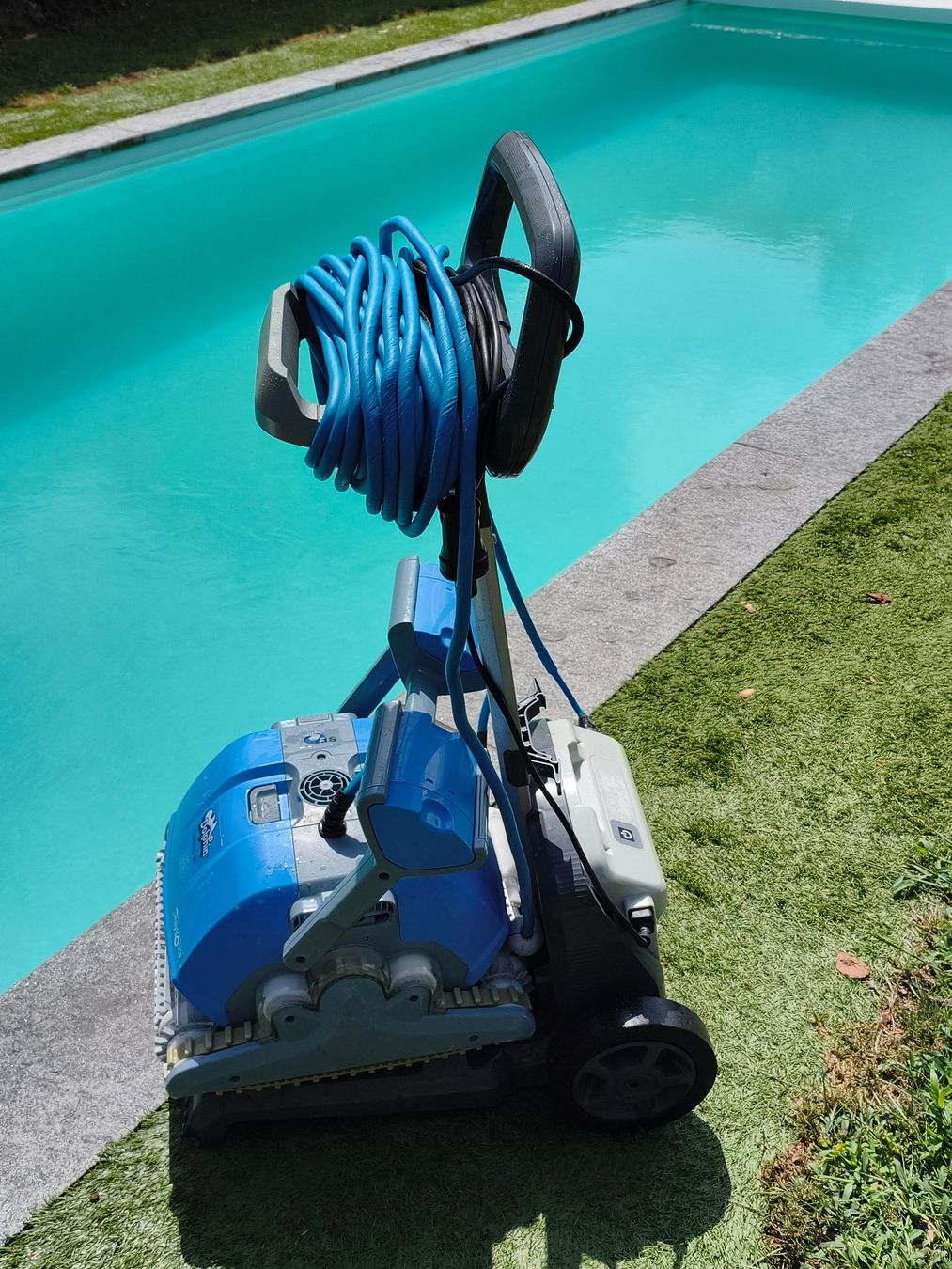 Dolphin Accessoires de piscine: Dolphin Supreme M4 Pool Roboter inkling. Caddy – D'occasion à Losone par chr_jrc8 2
