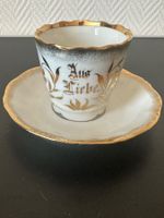 antike Porzellan-Tasse mit Unterteller "Aus Liebe"