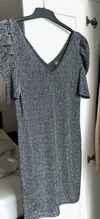 Robe brillante idéale pour les fêtes 