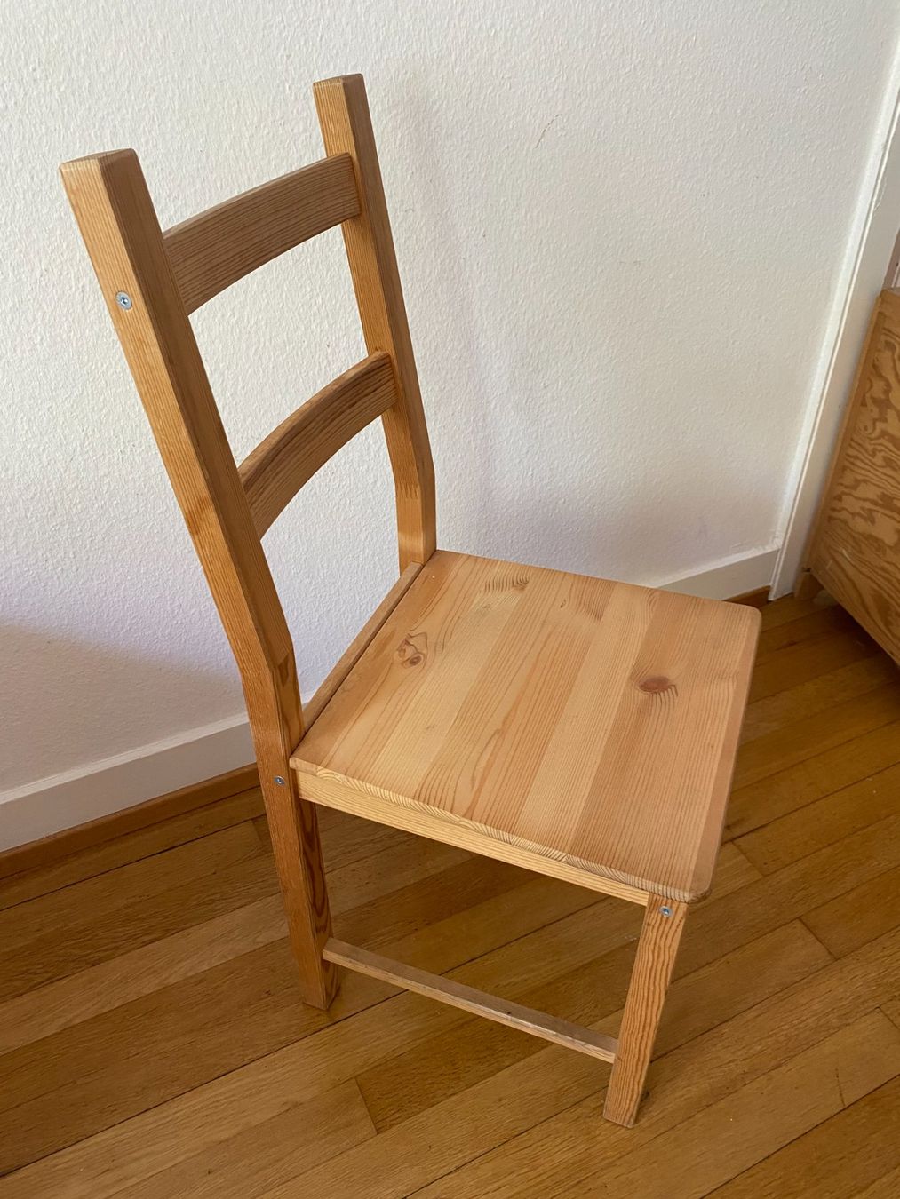 Ikea Chaises: 3 Stühle aus massiver Kiefer – D'occasion à Basel par jeb_c2vd 1