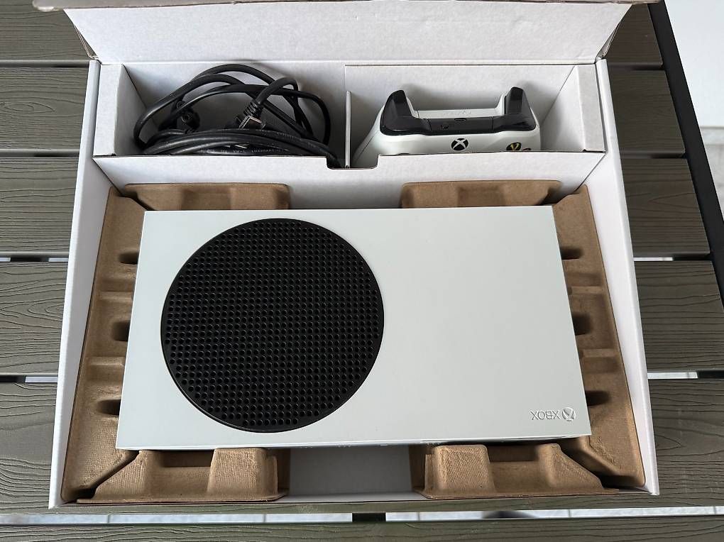 Console: Neuwertige Xbox Series S Konsole + Wireless Controller  – Usato da Au SG venduto da ba6_m2fl 3