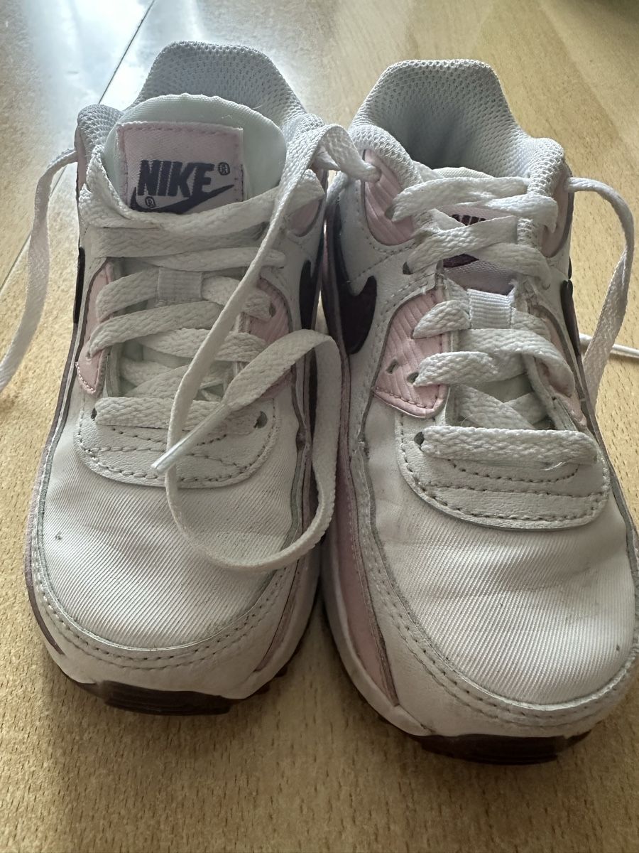 Nike Scarpe per ragazze: Chaussure Nike air max T.26 – Usato da Le Brassus venduto da lionete02