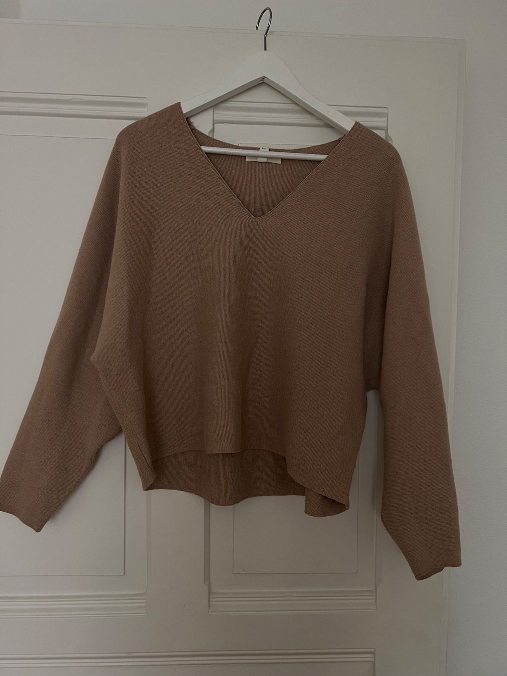 H&M Pulls & Sweat-shirts: Pullover mit V-Ausschnitt, Helbraun-Beige, H&M – D'occasion à Luzern par Soeuv