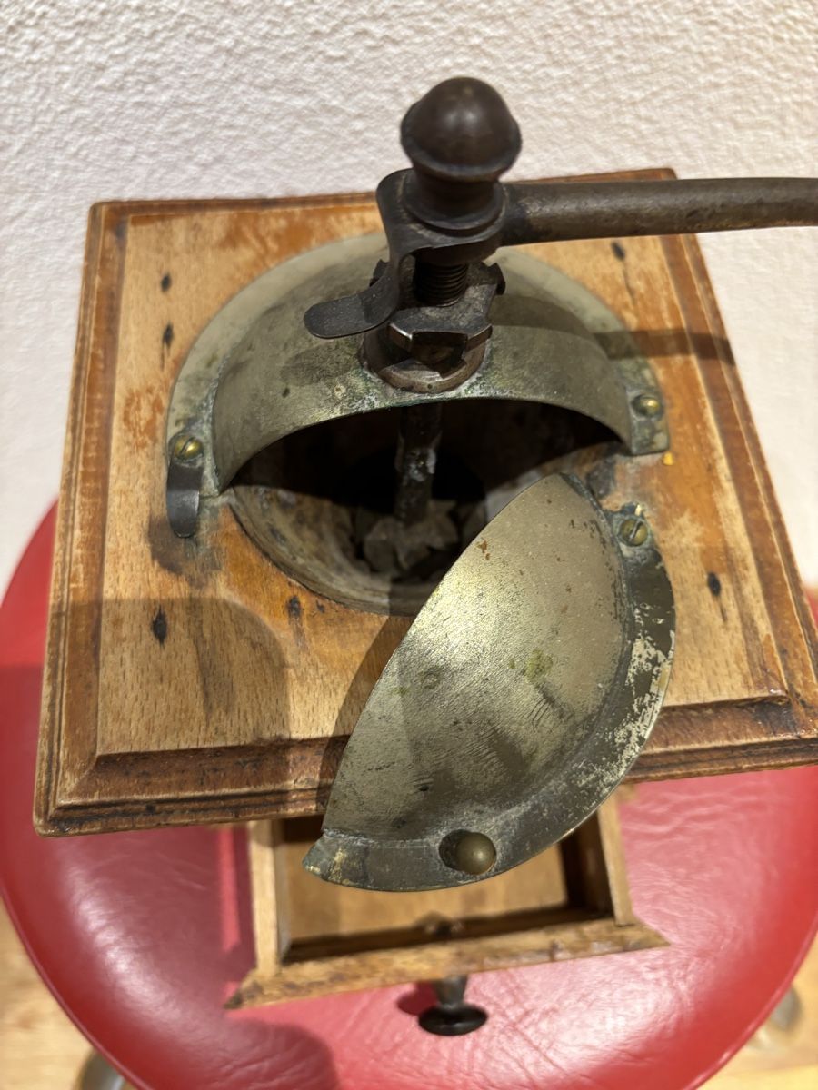 Appareils de cuisine: Alte Kaffemühle Holz Metall – D'occasion à Flums par Limatools 3