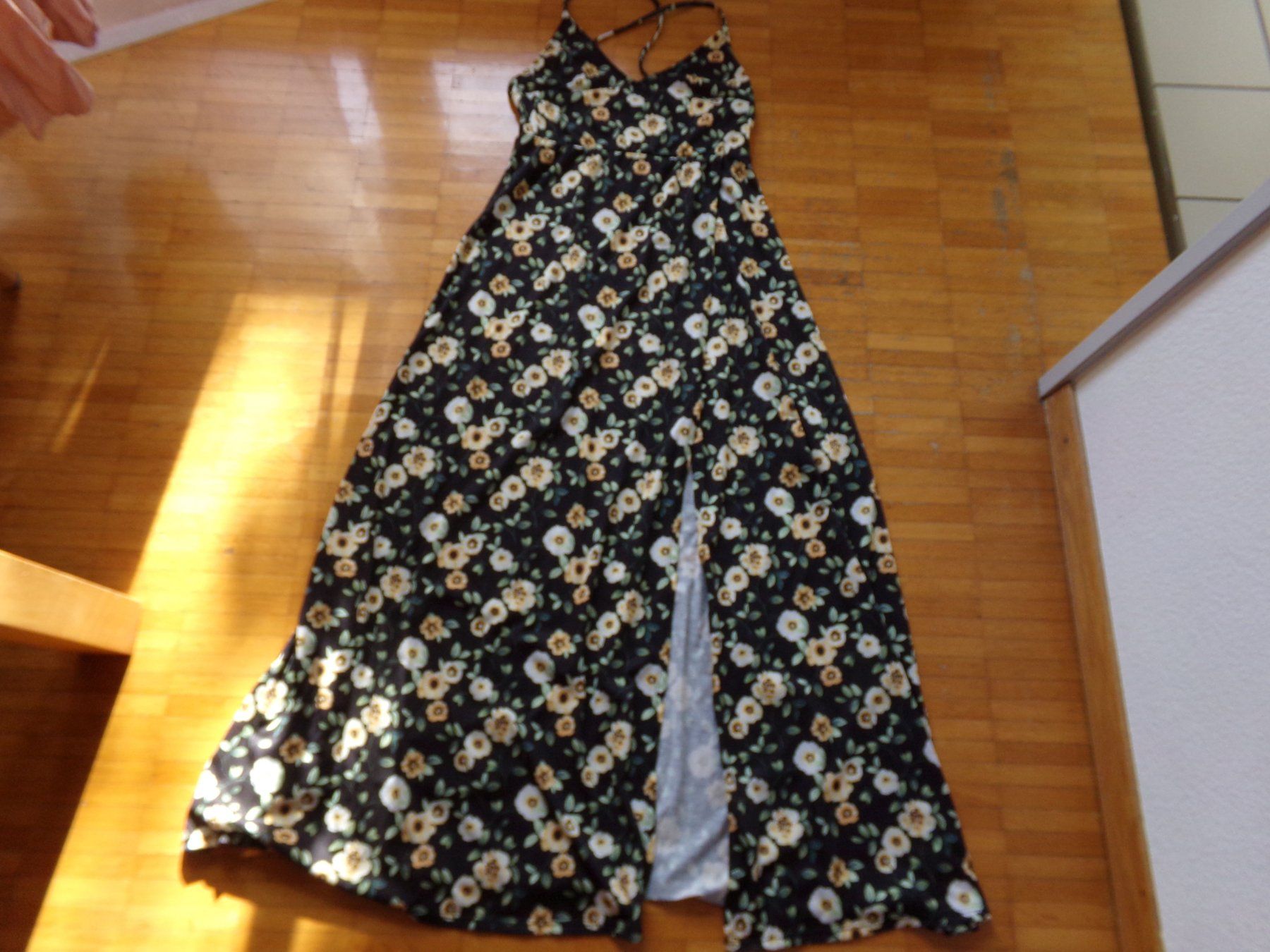 Vestiti: Damen Kleid schwarz mit Blumen  Gr. Ca M – Usato da Winterthur venduto da Jessi_di