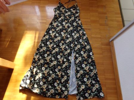 Damen Kleid schwarz mit Blumen  Gr. Ca M