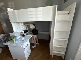 Kinderbett mit Regal in Zürich Enge