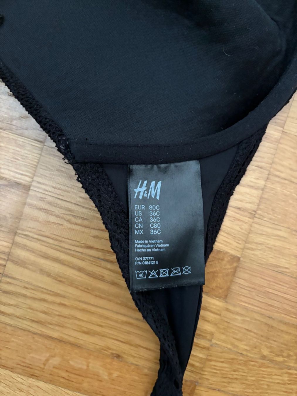 H&M Costumi da bagno & Bikini: Bikini Oberteil H&M Schwarz Grösse 80C – Usato da Winterthur venduto da Sunshine143 2