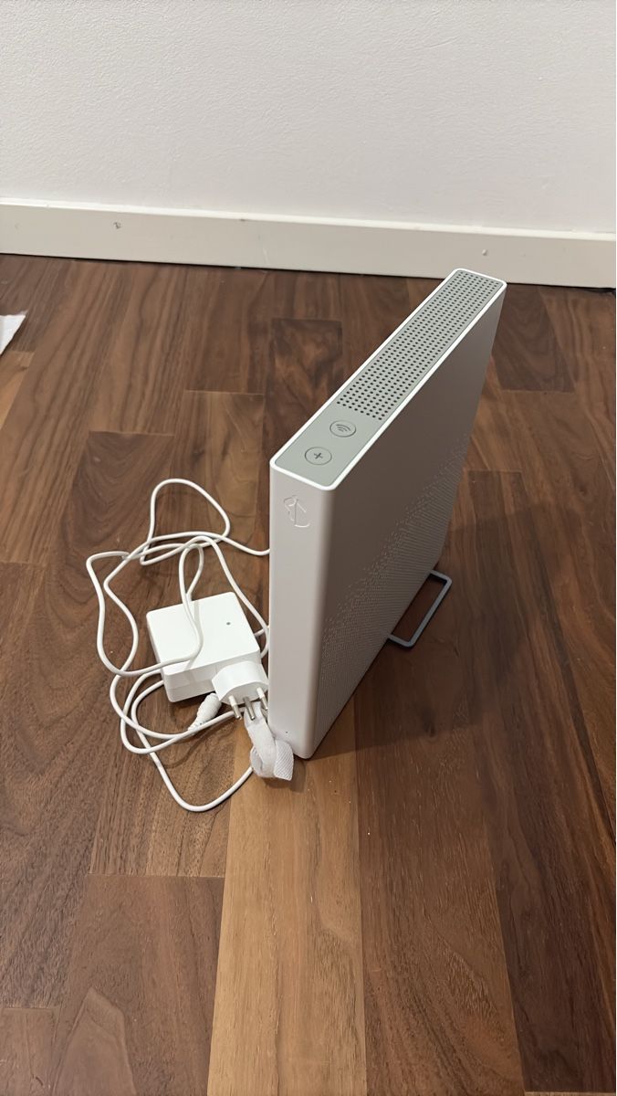 Swisscom Modems & Router: Swisscom Internet-Box 4 weiss gebraucht – Neu (gemäss Beschreibung) aus Dietikon von Momounnie