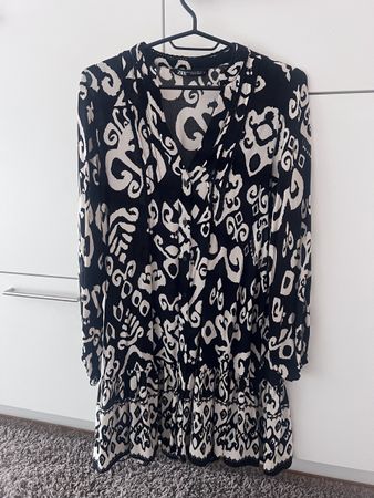 Kleid Zara schwarz-weiss gemustert Groesse XS guter Zustand