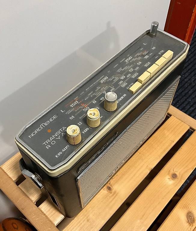 Radio: Kofferradio Nordmende Royal Original – Usato da Schneisingen venduto da Alansuni 1