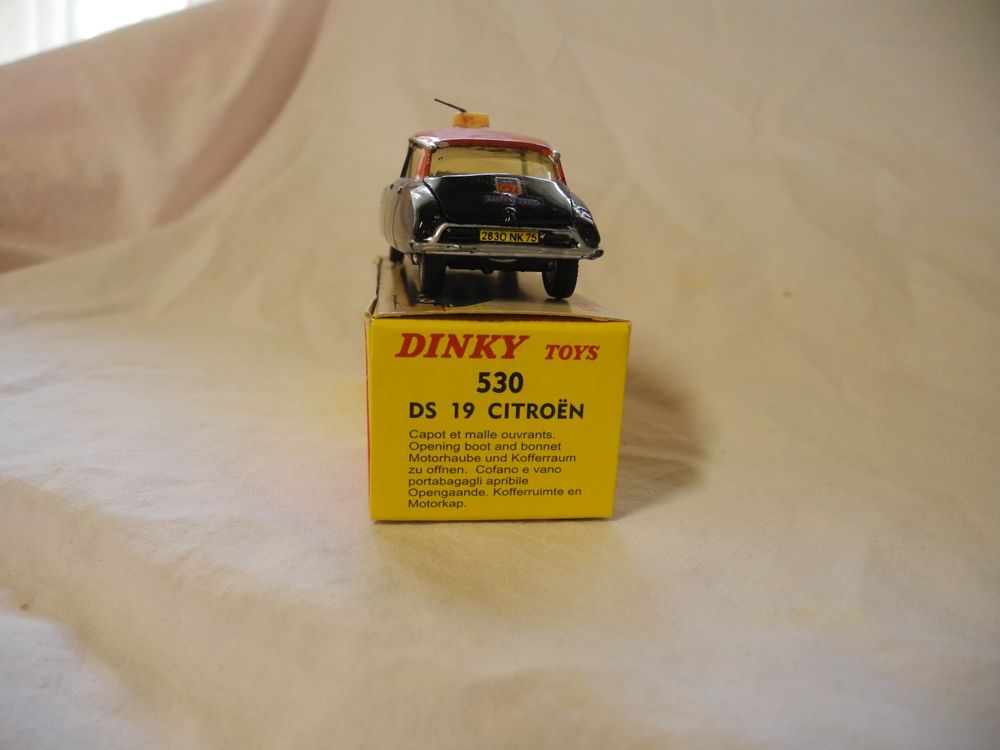 Dinky Toys N°530 – Citroën DS 19 Taxi G7 – Échelle 1:43 – Excellent état (sans Boîte)