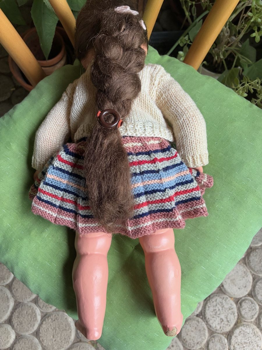 Bambole: Alte Puppe mit handgestrickter Kleidung – Usato da Ebnat-Kappel venduto da ponyhales 1
