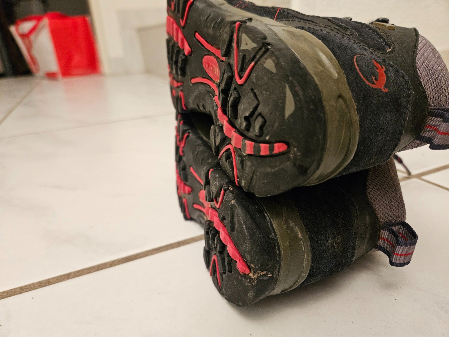 Trevolution Scarpe per ragazzi: Robuste Kinder-Wanderschuhe Gr. 31, von Trevolution – Usato da Adlikon b.Regensdorf venduto da pmathys 3