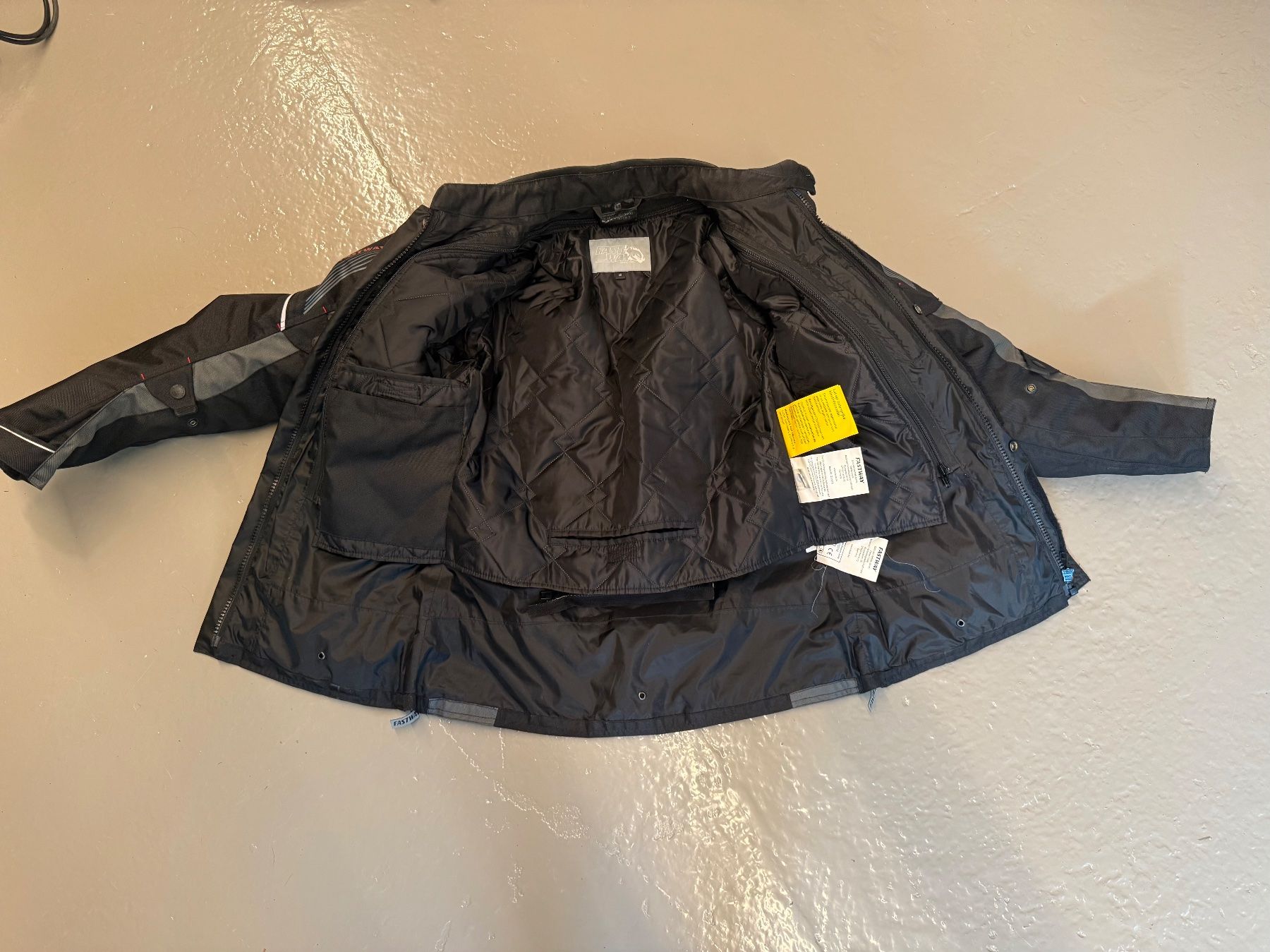 Jacken: Motorradjacke Gr. 48 praktisch neu – Gebraucht aus Männedorf von Patisa 1